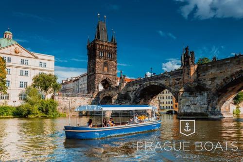 tour guide prague english