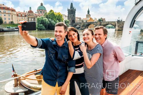 tour guide prague english