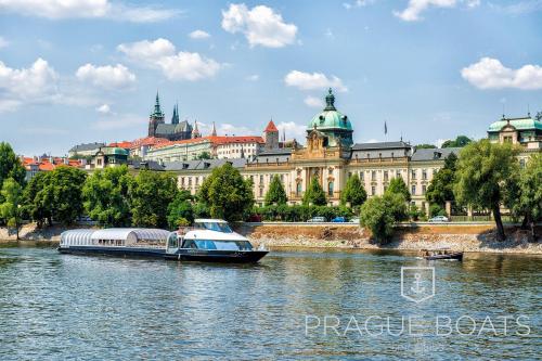 tour guide prague english